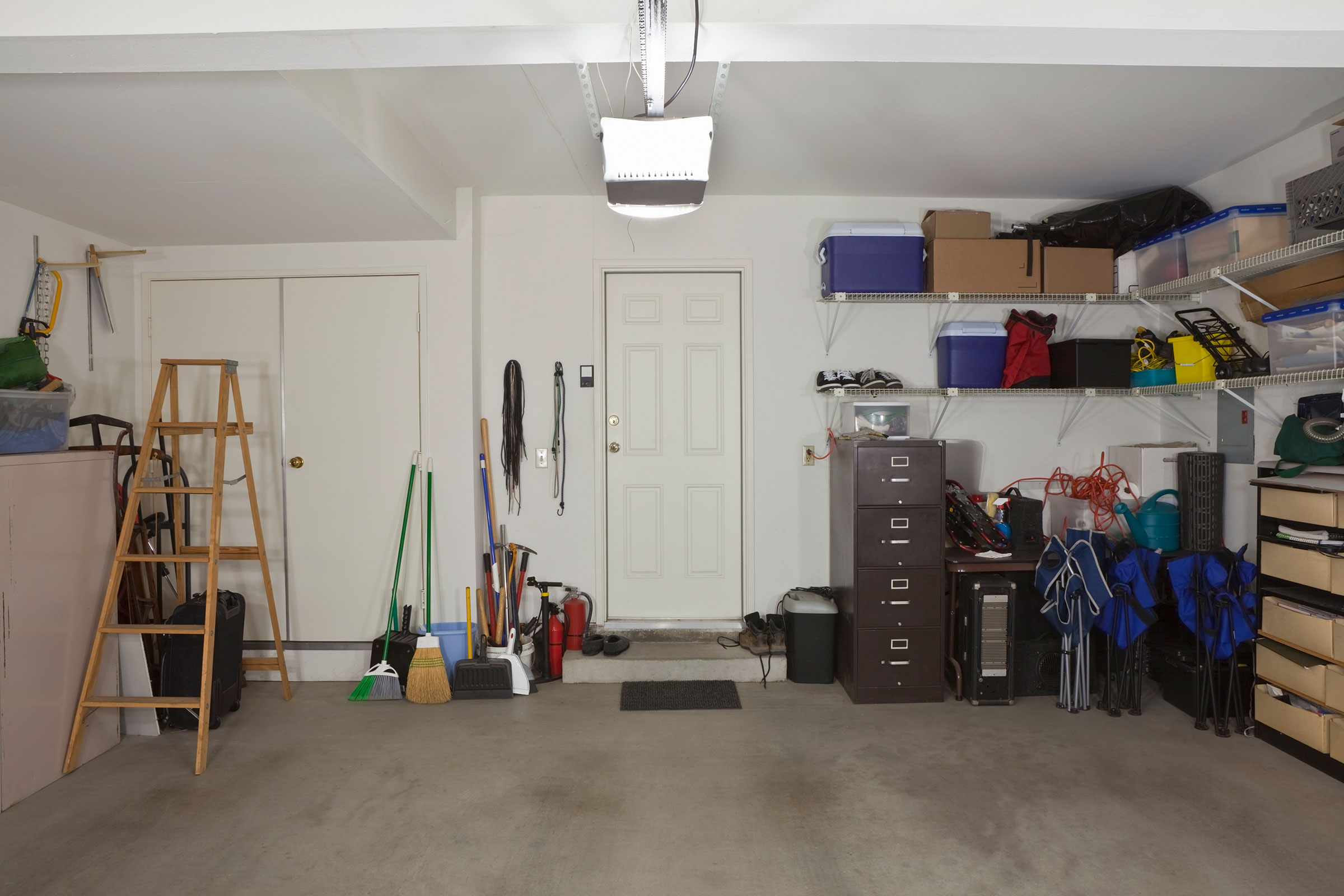 clean-garage A clean garage can help eliminate maggots from coming back.