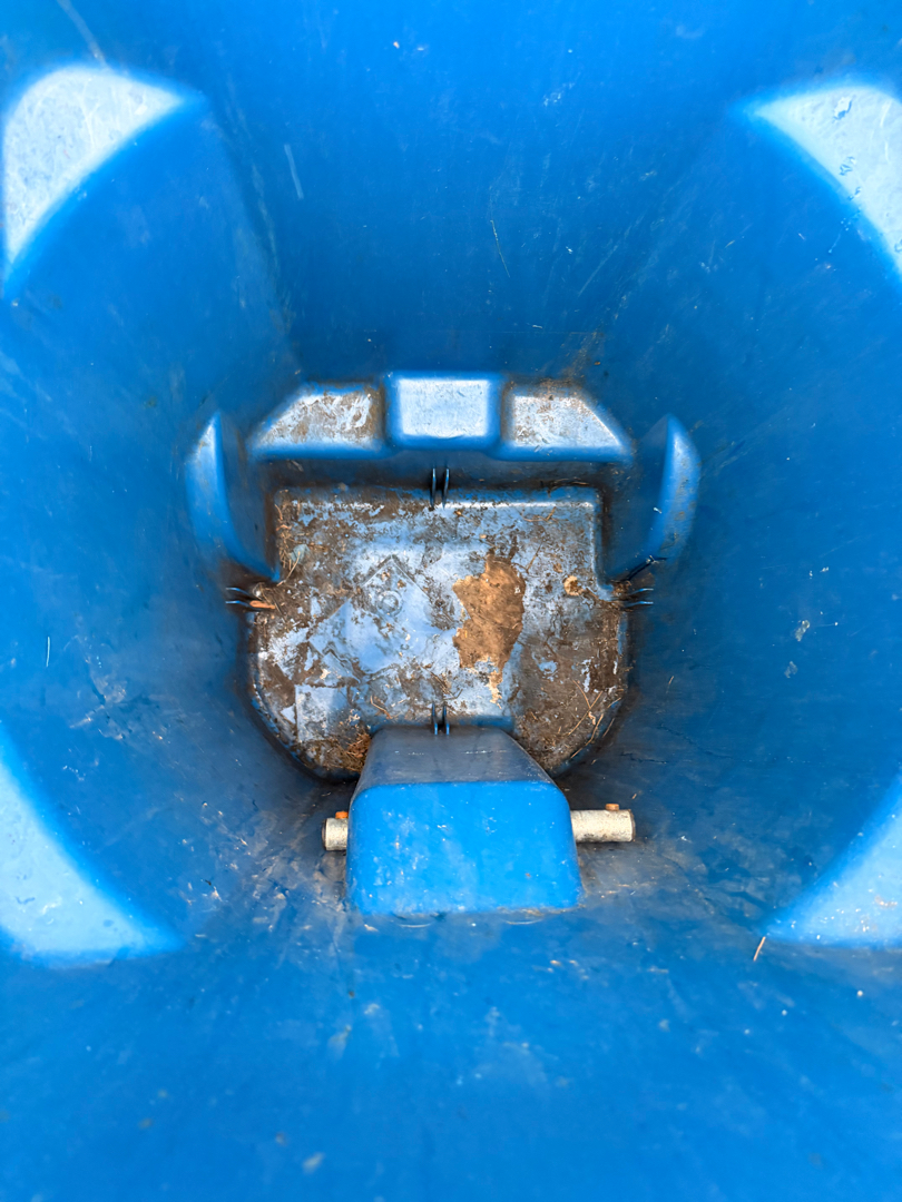 Smelly lakevill garbage can before getting cleaned.